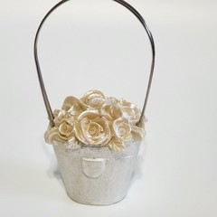 12 Off-White Roses In Basket Place Card Holders, Resin 3.75×1.5″ EUC
