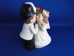 New Chicago Bears Kissing Bride & Groom Wedding Cake Top figurine with cap
