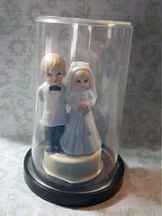 Vintage Porcelain Bride & Groom Cake Topper In Plastic Display Case 5″ X 2 3/4″