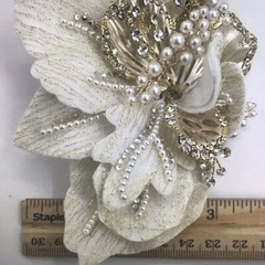 NEW $189 David’s Bridal Flowers Pearls Crystals Elegant Clip In Hair Headpiece