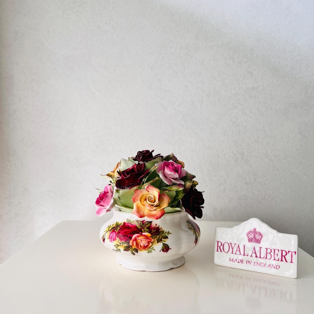 Porcelain Floral Arrangement – Royal Albert Old Country Roses, 1960s English Chi