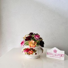 Porcelain Floral Arrangement – Royal Albert Old Country Roses, 1960s English Chi