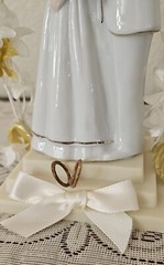 Porcelain Wedding Bride & Groom VTG Topper w/Floral Decor & Rings. Hong Kong
