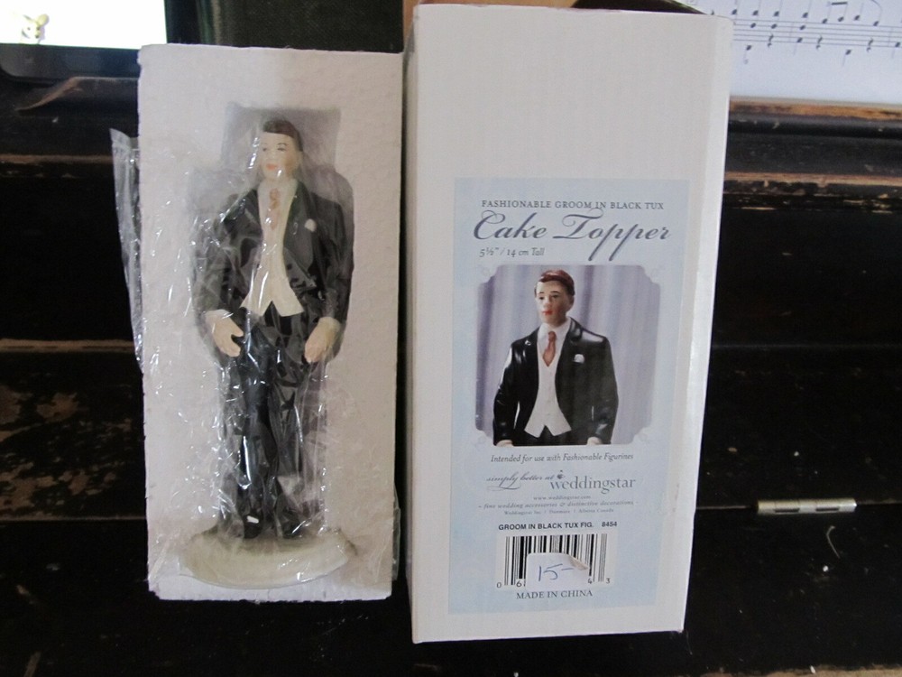 «Fashionable Groom in black Tux» cake topper Weddingstar in box