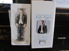 «Fashionable Groom in black Tux» cake topper Weddingstar in box