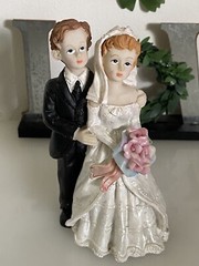 Vintage Shabby Chic Wedding Bride and Groom Resin Wedding Cake Topper 5.5″ Tall