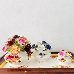 Porcelain Floral Arrangement – Royal Albert Old Country Roses, 1960s English Chi