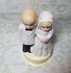 Vintage Porcelain Bride & Groom Cake Topper In Plastic Display Case 5″ X 2 3/4″