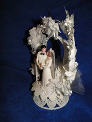 New Vintage Wilton «Enchantment» Wedding Cake Top, White Coat # 114-9023