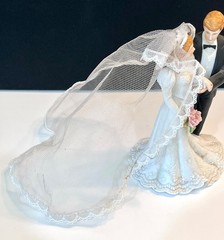 Lefton Porcelain Wedding Cake Topper & Figurine Groom & Bride w Lace Veil 1990