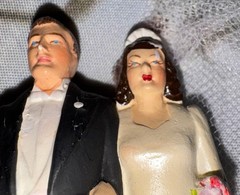 5 1/2″ Vintage Coast Novelty Bride & Groom Wedding Cake Topper Without Trellis