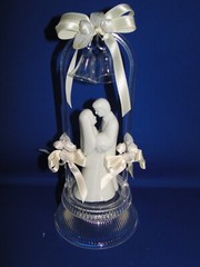 New Vintage Wilton «Rhapsody» Wedding Cake Top, white porcelain, white 117-301