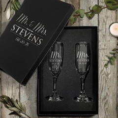 Mr & Mrs Personalized Engraved Champagne Flutes – Wedding Toasting Glasses Set o