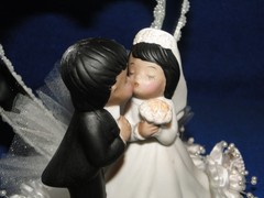 New Elegant Mirrored Heart Medium skin Kissing Bridal Couple Wedding Caketop 359