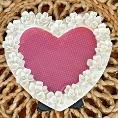 Ceramic Heart Photo Frame White Floral Wedding Valentine Cottagecore 7.5″