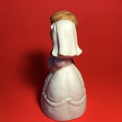 BRIDE & GROOM PORCELAIN BELL BISQUE JEFFREY SNYDER NEW YORK 4″ HAND DECORATED