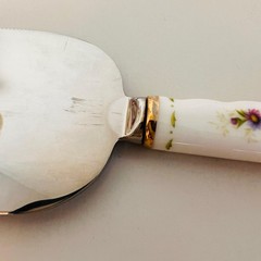 Royal Albert ‘September’ Cake Knife – English Porcelain, Flower of the Month