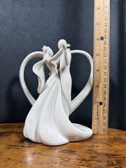 VTG Weddingstar Porcelain Cake Topper Dancing Couple w Heart 6″ 2004 Beautiful!