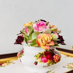 Porcelain Floral Arrangement – Royal Albert Old Country Roses, 1960s English Chi