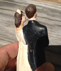 antique ACA chalkware plaster wedding cake topper 4″ bride & groom 1950? AS IS