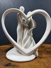 VTG Weddingstar Porcelain Cake Topper Dancing Couple w Heart 6″ 2004 Beautiful!