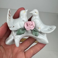 2 Vtg White Figurines Birds Doves Roses Leaves Branch Wedding Tabletop Deco Gold