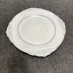 New Set of 4 American Atelier 13-in Polypropylene Charger Plates White/Antique