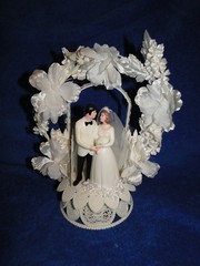 New Vintage Wilton «Enchantment» Wedding Cake Top, White Coat # 114-9023