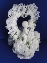 New Elegant Wedding Caketop with White ceramic Bride & Groom, lacy heart #110