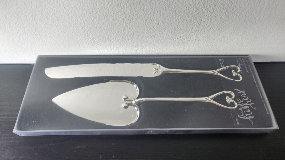 Studio His&Hers Cake Server & Knife Heart Serving Set