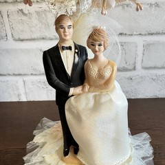 Vintage Coast Novelty 1980 Wedding Cake Topper Bride & Groom Lace Bells Floral