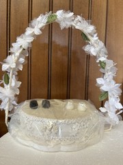 ADORABLE 2002 MADAM ALEXANDER BRIDE & GROOM CAKE TOPPER WITH BASE # 33570 MINT