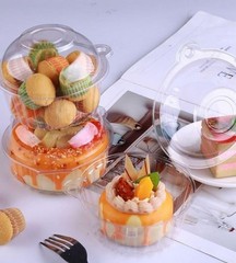 Sturdy 50-Count Plastic Cupcake Holders with Clamshell Seal for Fresh Desserts