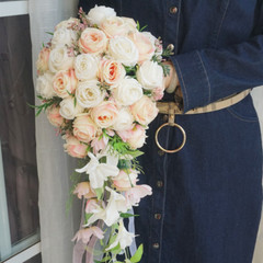 Simulation Bride Holding Flowers Waterfall Pink White Rose Bouquet Wedding