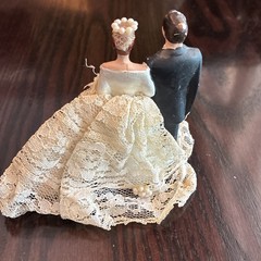 Vintage Bride & Groom Wedding Cake Topper Ceramic 1950s 4″ Lace Dress