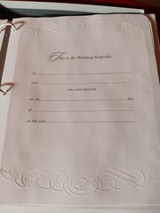 Halmark White/Beige Wedding Album Keepsake Vine Detail WCA3235 New In Box
