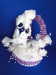 New Elegant Ring of Purple Pearls, Kissing Love Birds Cake topper #402A