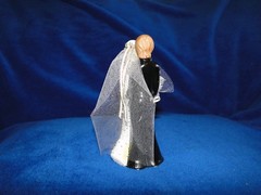 NEW BEAUTIFUL HAND PAINTED BRIDE & GROOM FIGURINE COUPLE