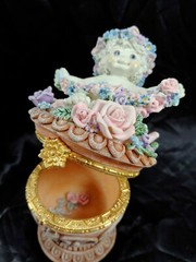 (2000) DREAMSICLES «Full Blossom» 11729 4 1/2″ hinged trinket box resin
