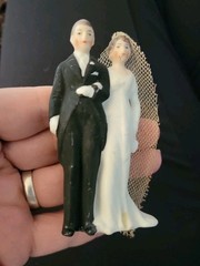 Vtg bisque wedding cake topper bride W/ veil & groom made from 1940s 50s 3.5″