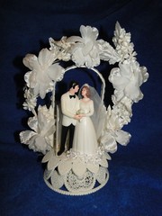 New Vintage Wilton «Enchantment» Wedding Cake Top, White Coat # 114-9023