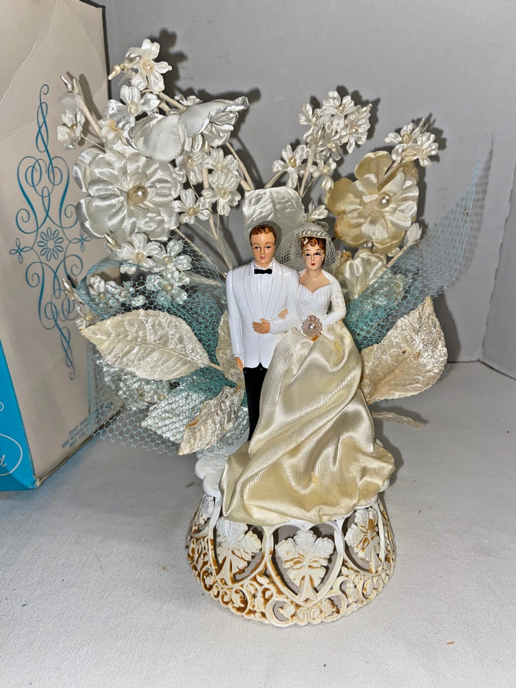 Vintage 1950’s Hand Painted Coast Novelty Wedding Cake Couple Topper W/Orig Box