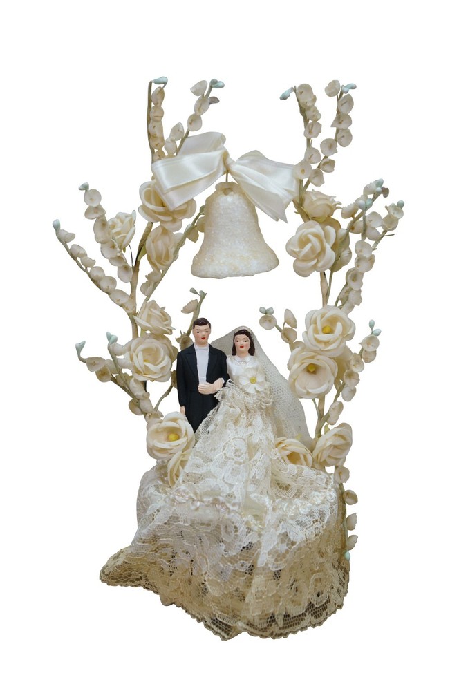 Mid Century 1950s Bride & Groom Marriage Wedding Cake Topper Arch 11″