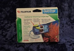 Fujifilm QuickSnap Waterproof 800 35mm Disposable Camera ~Film Expired 10/2004