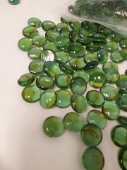 10 Lb. Flat Glass Marbles/Pebbles for Vase Filler Etc (Green, 0.65″ ~900 PCs)