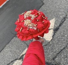 Red Rose Quinceañera Bouquet Gold Rhinestone Prom Sweet 16 Bridal Toss Bouquet