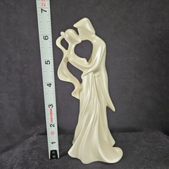 Wilton Wedding Cake Topper Bride Groom The First Kiss 202-258 2007 Contemporary