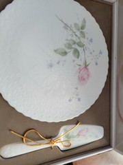 Mikasa Bone China Cake and Knife Set Never Use In Box