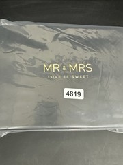 ‘Mr and Mrs’ Champagne Toasting Flutes for Bride and Groom, Wedding Wine Glasses