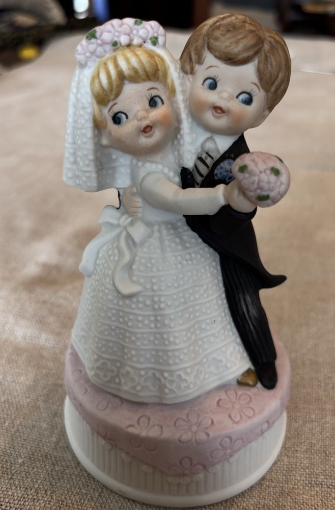 Vtg Ceramic Wedding Cake Topper Dancing Bride Groom Figurine Japan